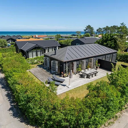 Bright House By The With Sea View In Ferienhaus
