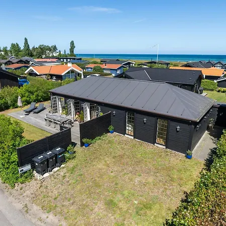 Bright House By The With Sea View In Сasa de vacaciones