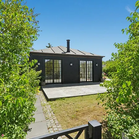 Bright House By The With Sea View In Сasa de vacaciones Nyborg