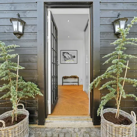 Bright House By The With Sea View In Ferienhaus