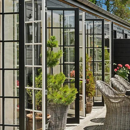 Bright House By The With Sea View In Ferienhaus